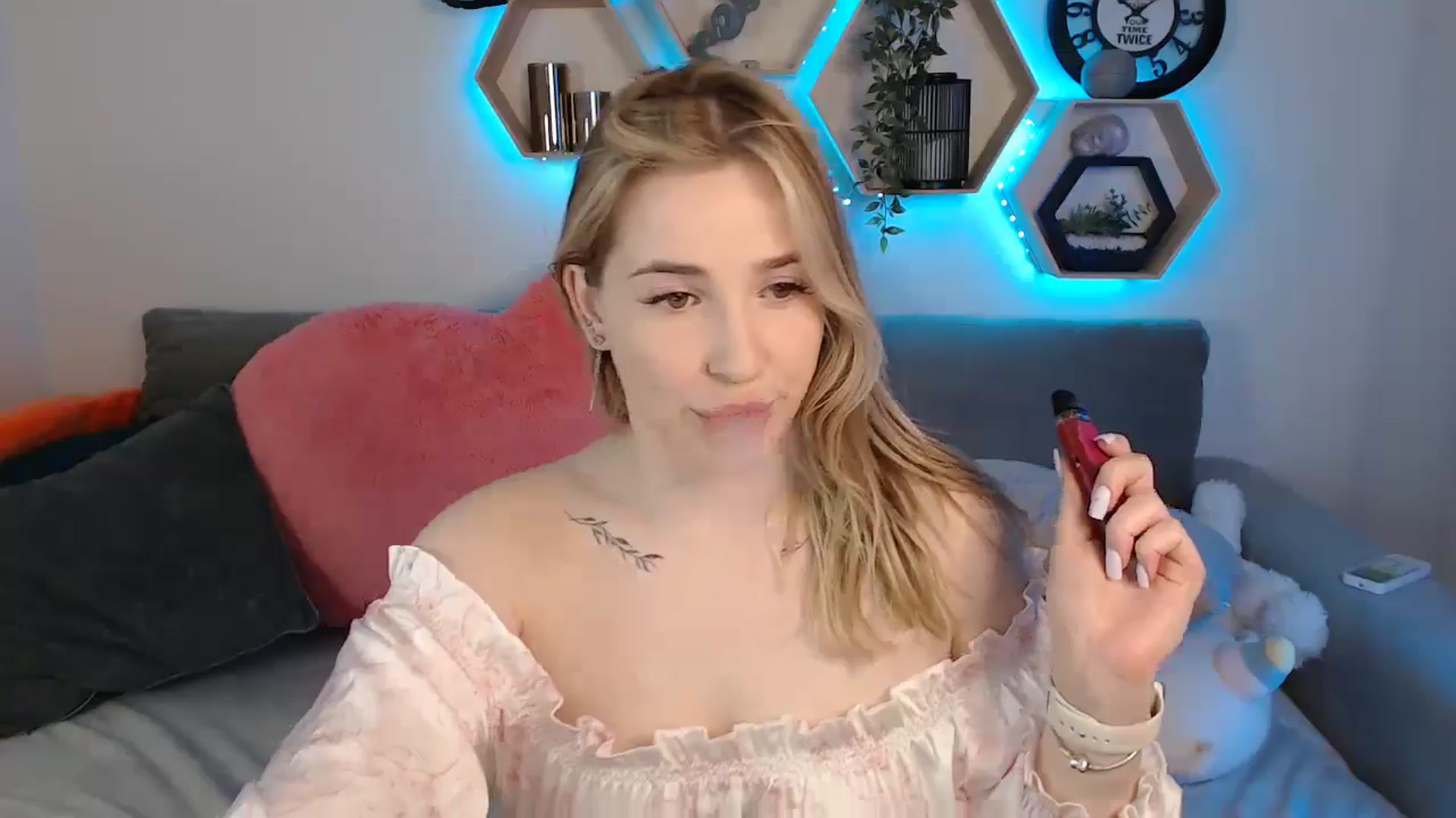 Gallery image thumbnail from SabrinaViolet's myfreecams stream on, 04/19/2025, 12:21 image 8 of 20