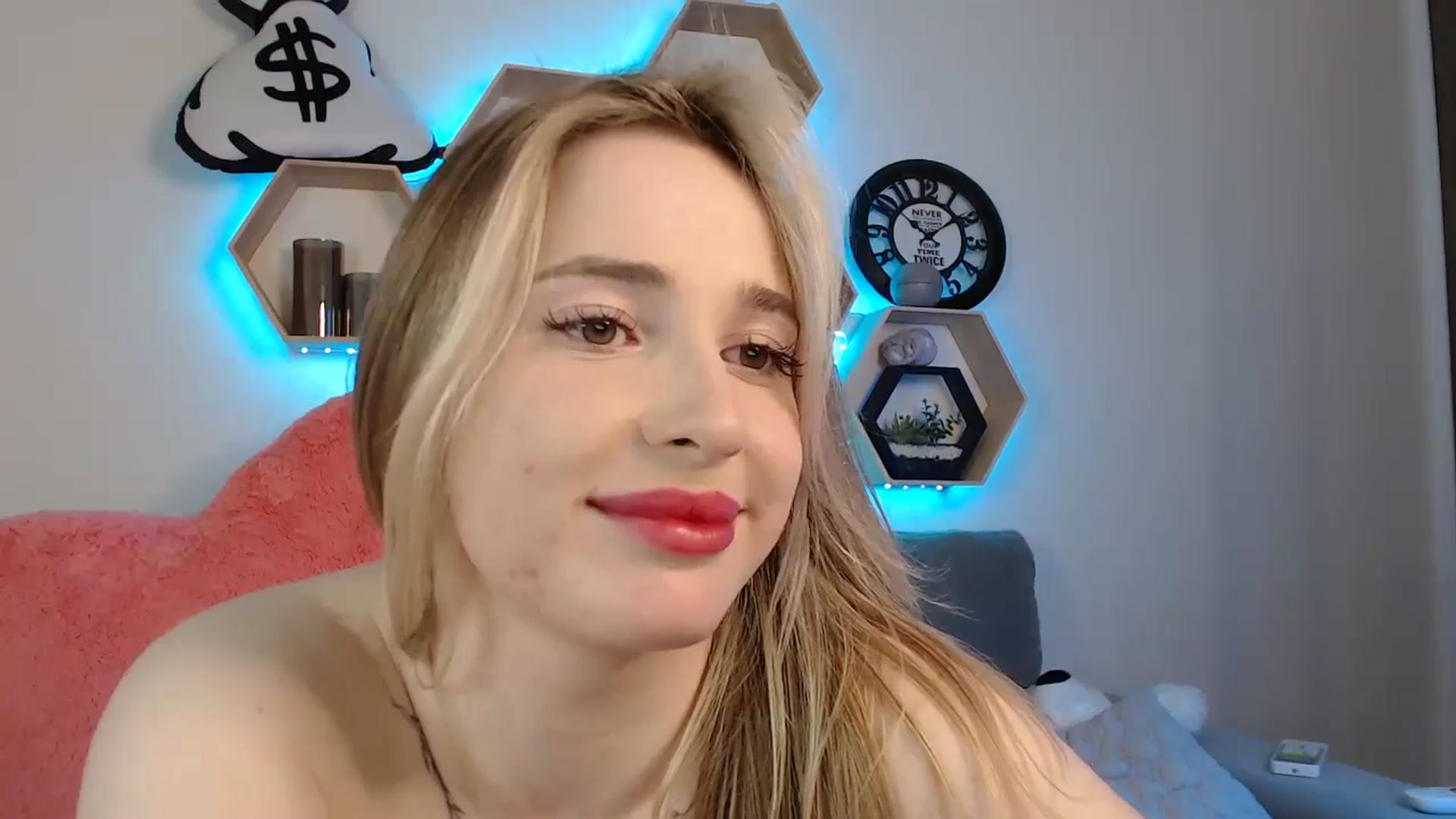 Gallery image thumbnail from SabrinaViolet's myfreecams stream on, 04/20/2025, 11:52 image 17 of 20