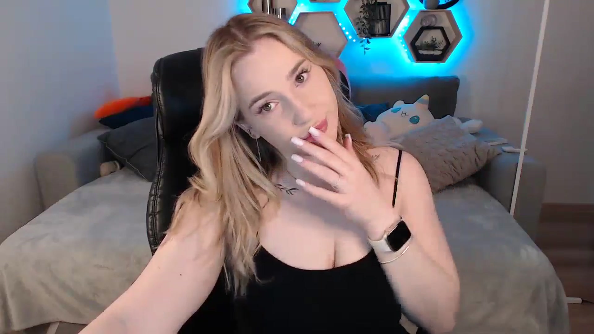 Gallery image thumbnail from SabrinaViolet's myfreecams stream on, 04/21/2025, 09:01 image 3 of 20