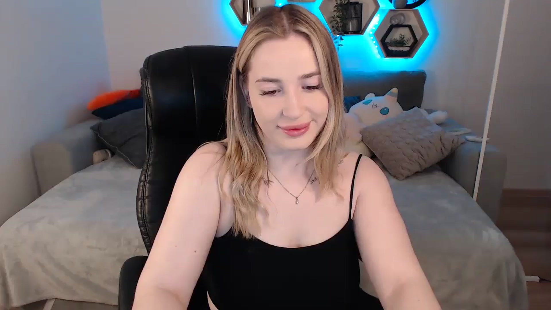 Gallery image thumbnail from SabrinaViolet's myfreecams stream on, 04/21/2025, 09:01 image 13 of 20