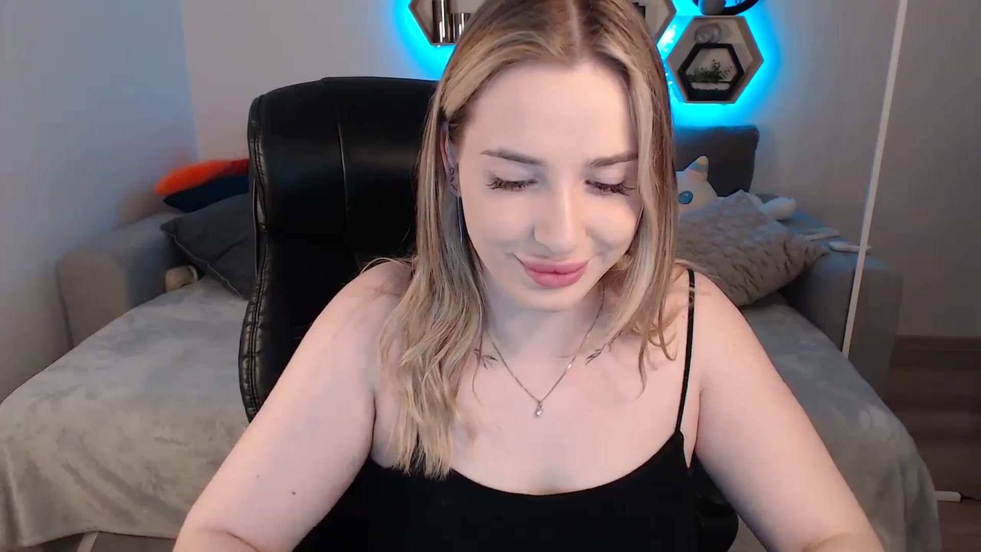 Gallery image thumbnail from SabrinaViolet's myfreecams stream on, 04/21/2025, 09:01 image 17 of 20