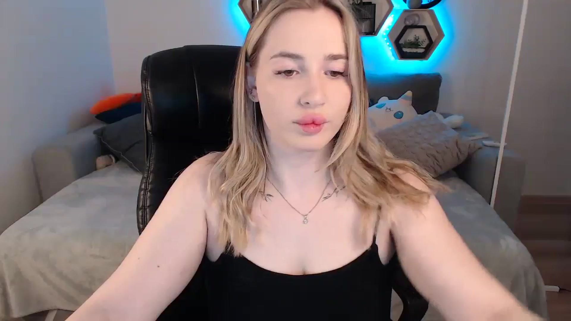 Gallery image thumbnail from SabrinaViolet's myfreecams stream on, 04/21/2025, 09:01 image 14 of 20