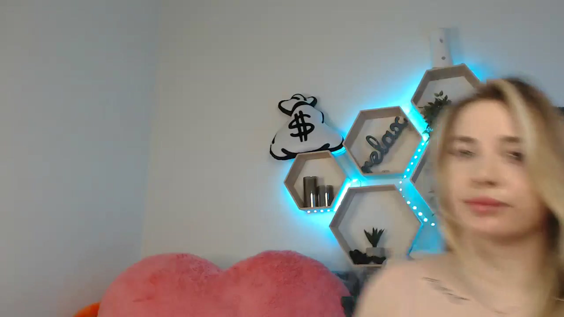 Gallery image thumbnail from SabrinaViolet's myfreecams stream on, 04/23/2025, 13:01 image 10 of 20