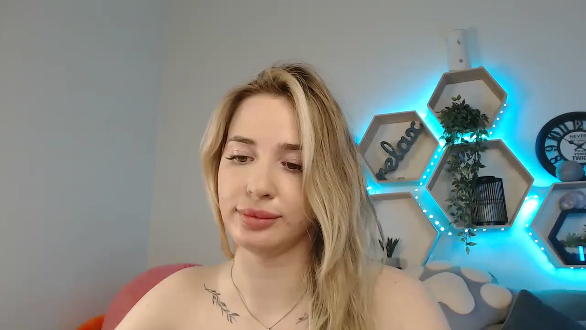 Gallery image thumbnail from SabrinaViolet's myfreecams stream on, 04/23/2025, 13:01 image 6 of 20