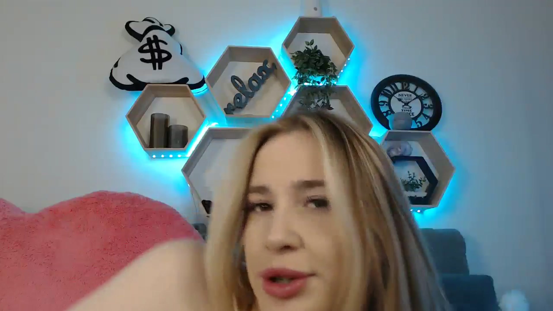 Gallery image thumbnail from SabrinaViolet's myfreecams stream on, 04/25/2025, 09:29 image 14 of 20