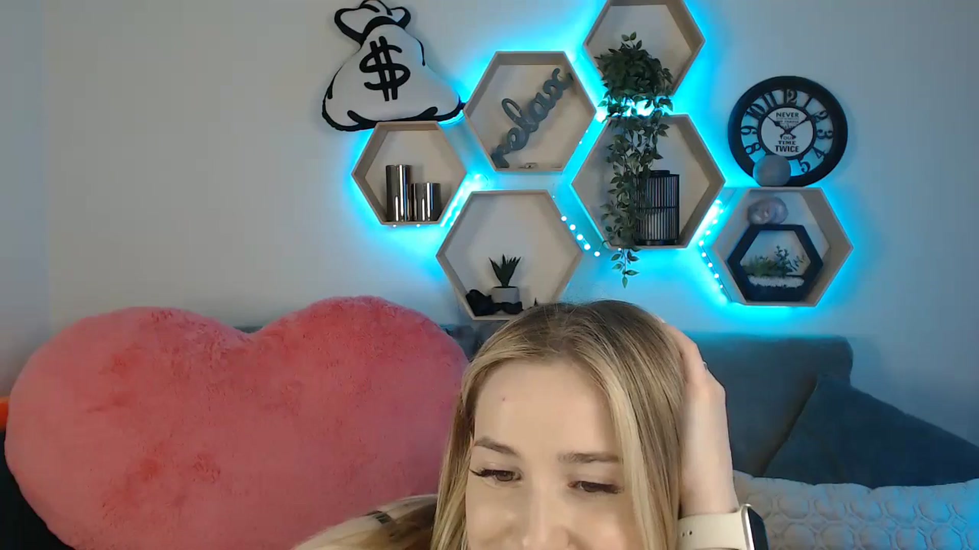 Gallery image thumbnail from SabrinaViolet's myfreecams stream on, 04/25/2025, 13:58 image 2 of 20