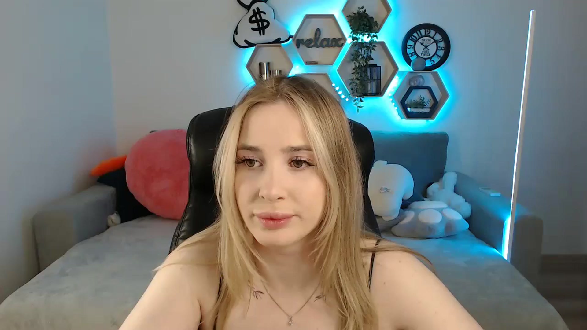 Gallery image thumbnail from SabrinaViolet's myfreecams stream on, 04/27/2025, 08:42 image 3 of 20