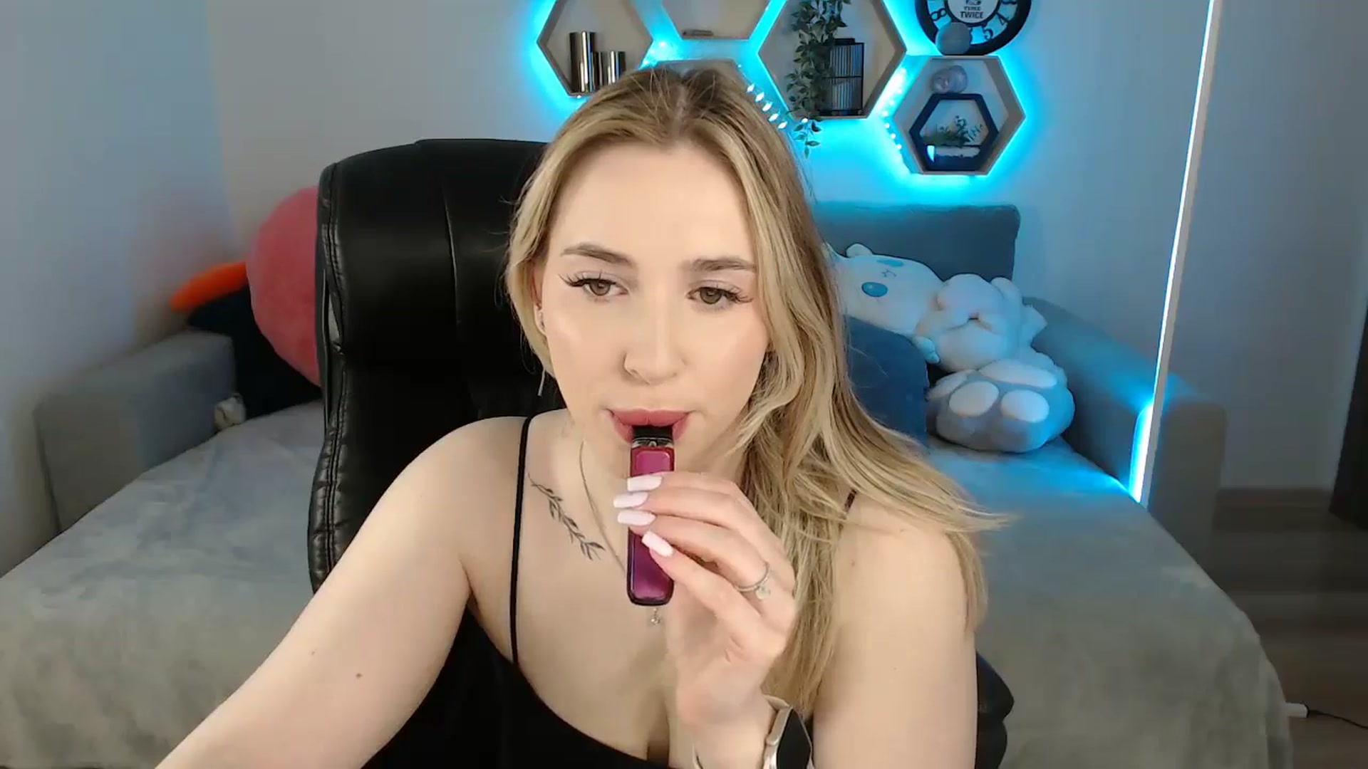 Gallery image thumbnail from SabrinaViolet's myfreecams stream on, 04/28/2025, 08:39 image 10 of 20