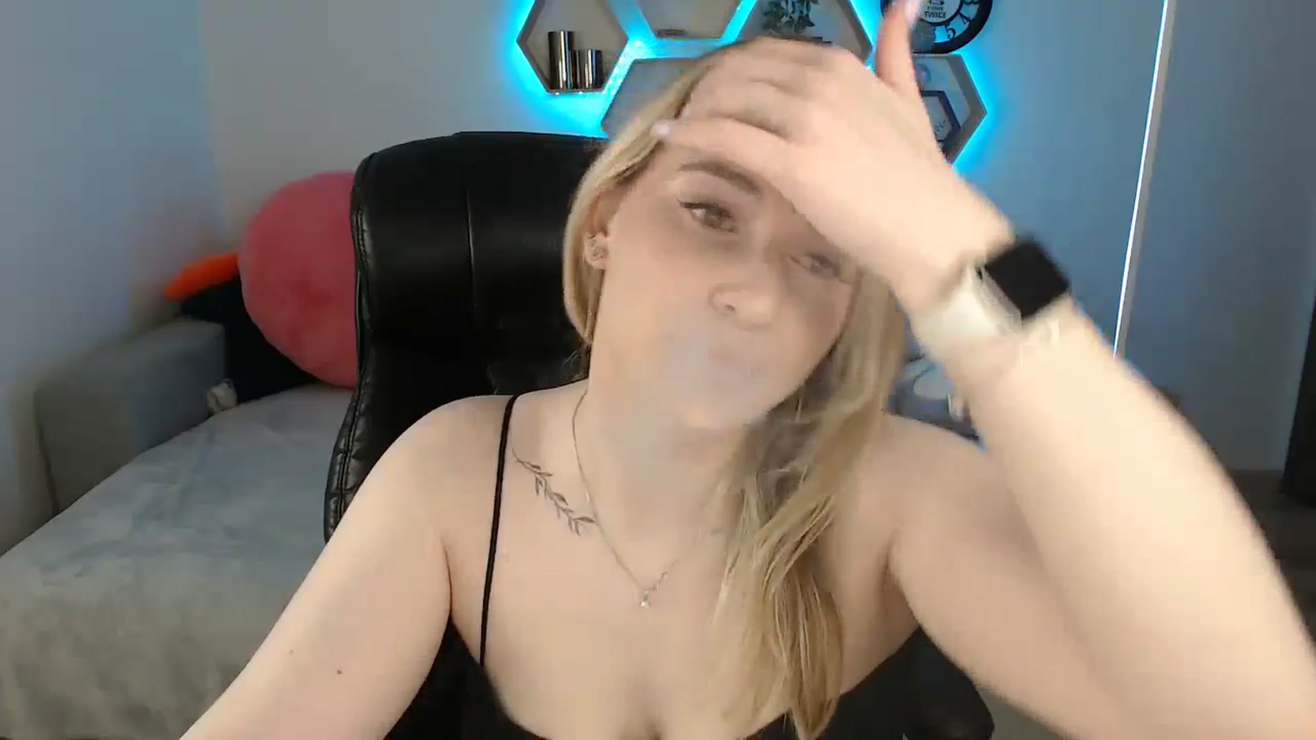 Gallery image thumbnail from SabrinaViolet's myfreecams stream on, 04/28/2025, 08:39 image 6 of 20