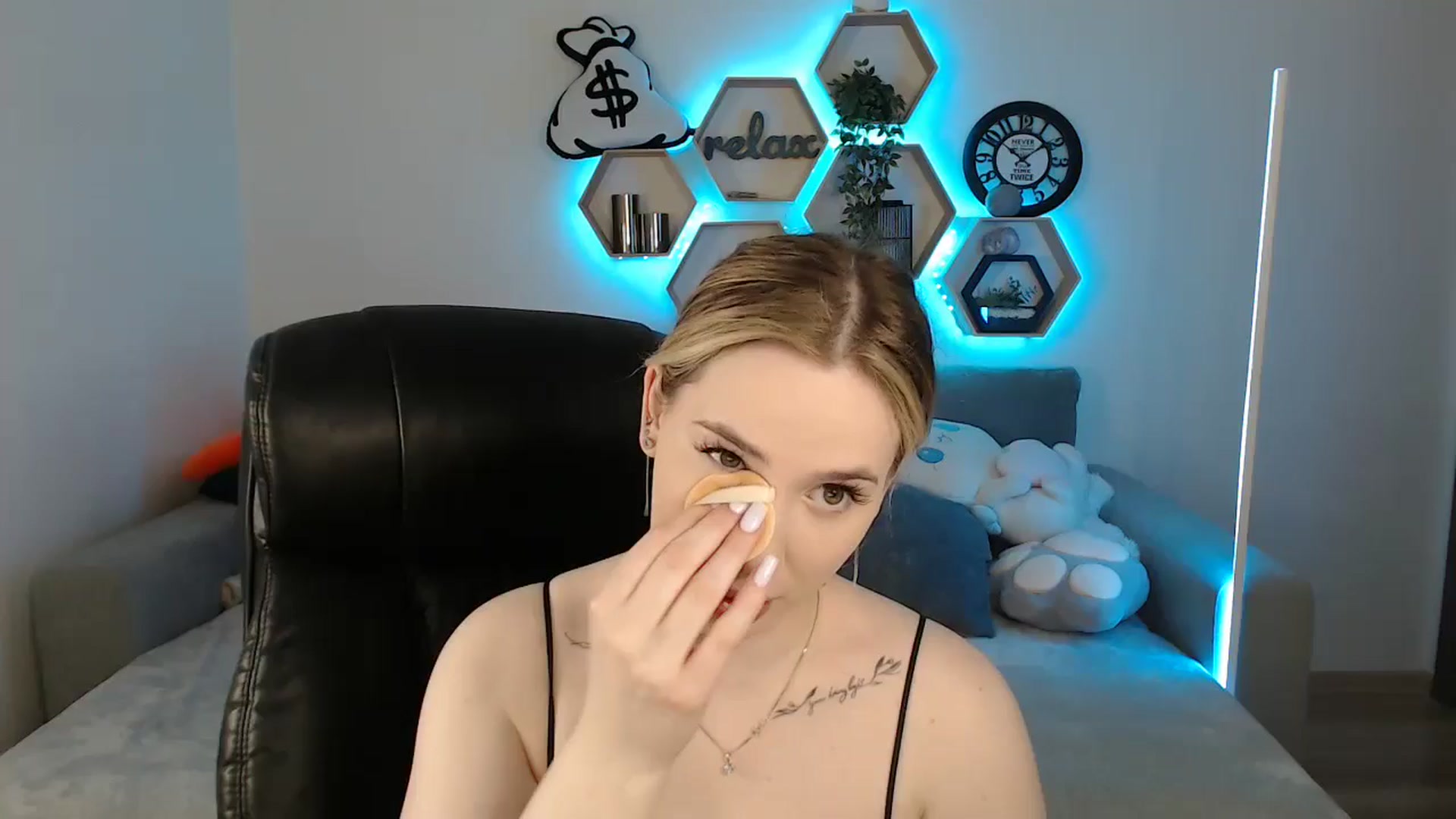 Gallery image thumbnail from SabrinaViolet's myfreecams stream on, 04/28/2025, 08:39 image 1 of 20