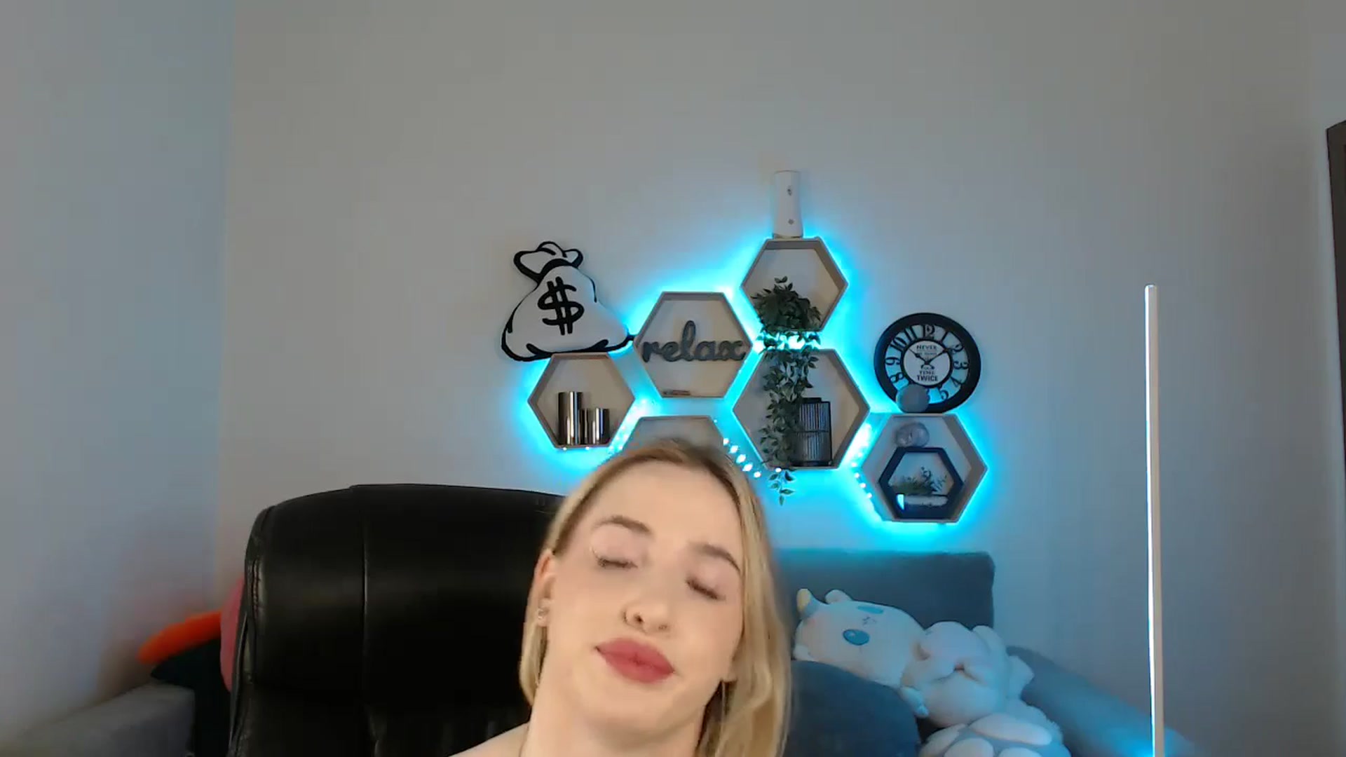 Gallery image thumbnail from SabrinaViolet's myfreecams stream on, 04/28/2025, 08:39 image 11 of 20