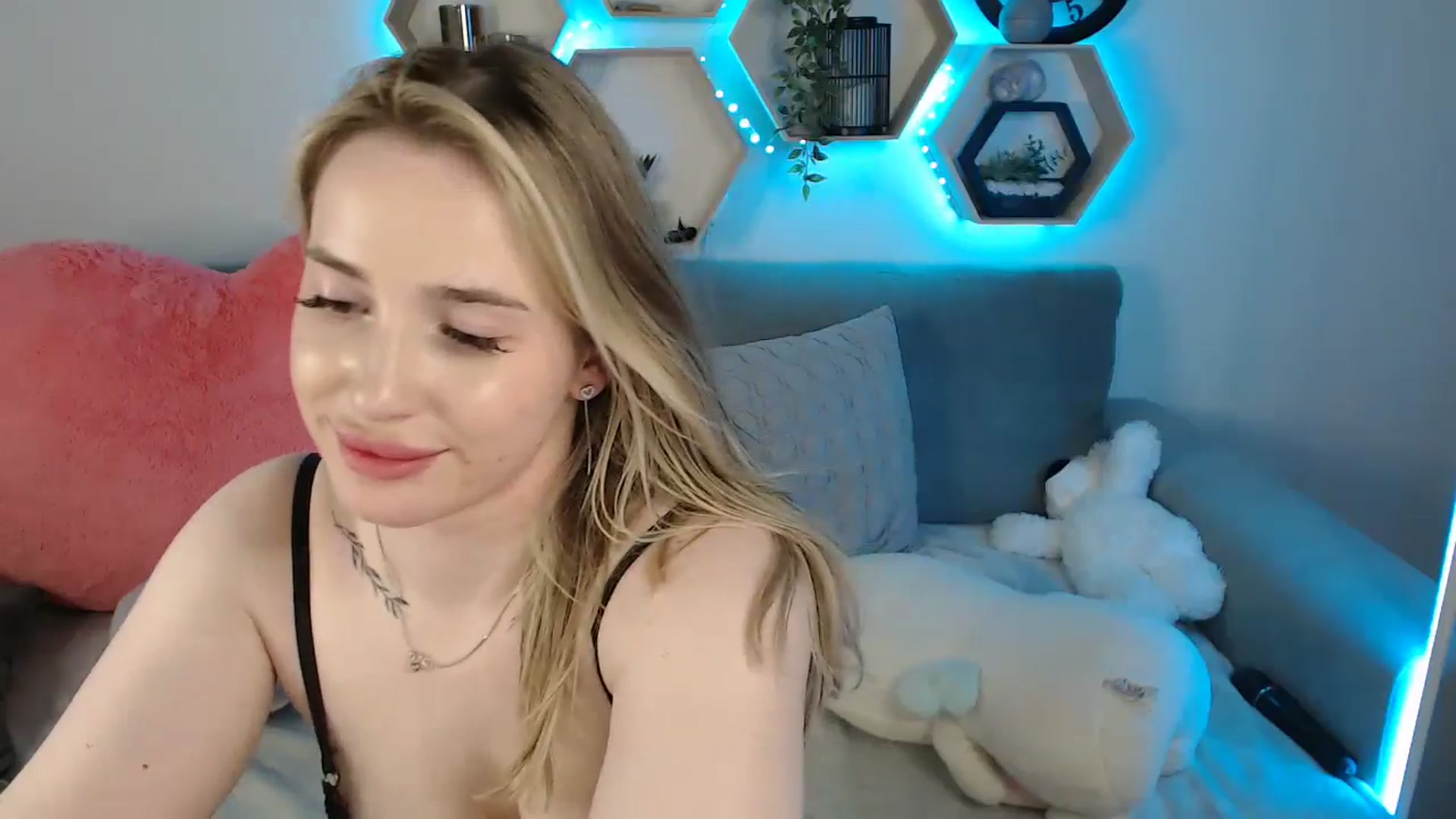 Gallery image thumbnail from SabrinaViolet's myfreecams stream on, 04/28/2025, 13:14 image 7 of 20