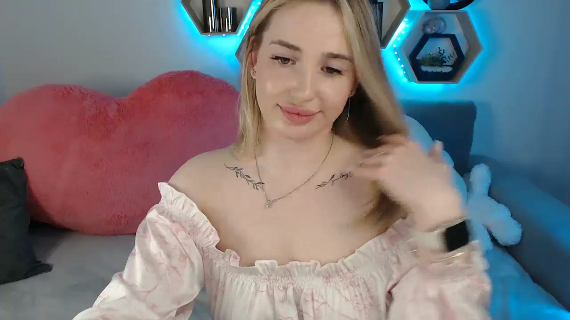 Gallery image thumbnail from SabrinaViolet's myfreecams stream on, 04/29/2025, 14:00 image 8 of 20
