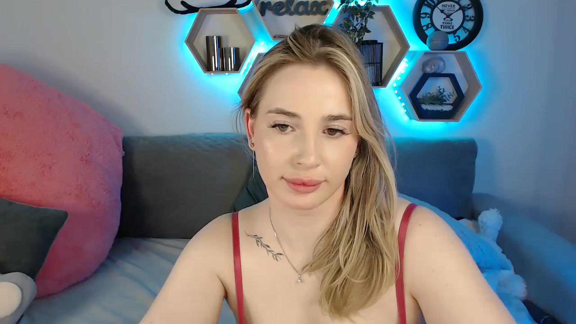 Gallery image thumbnail from SabrinaViolet's myfreecams stream on, 04/30/2025, 13:50 image 17 of 20