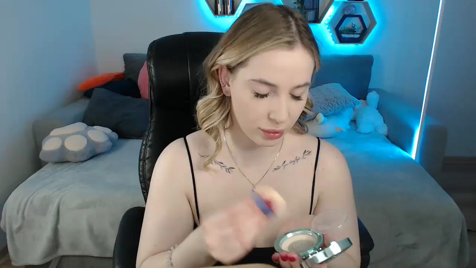 Gallery image thumbnail from SabrinaViolet's myfreecams stream on, 05/03/2025, 10:06 image 1 of 20