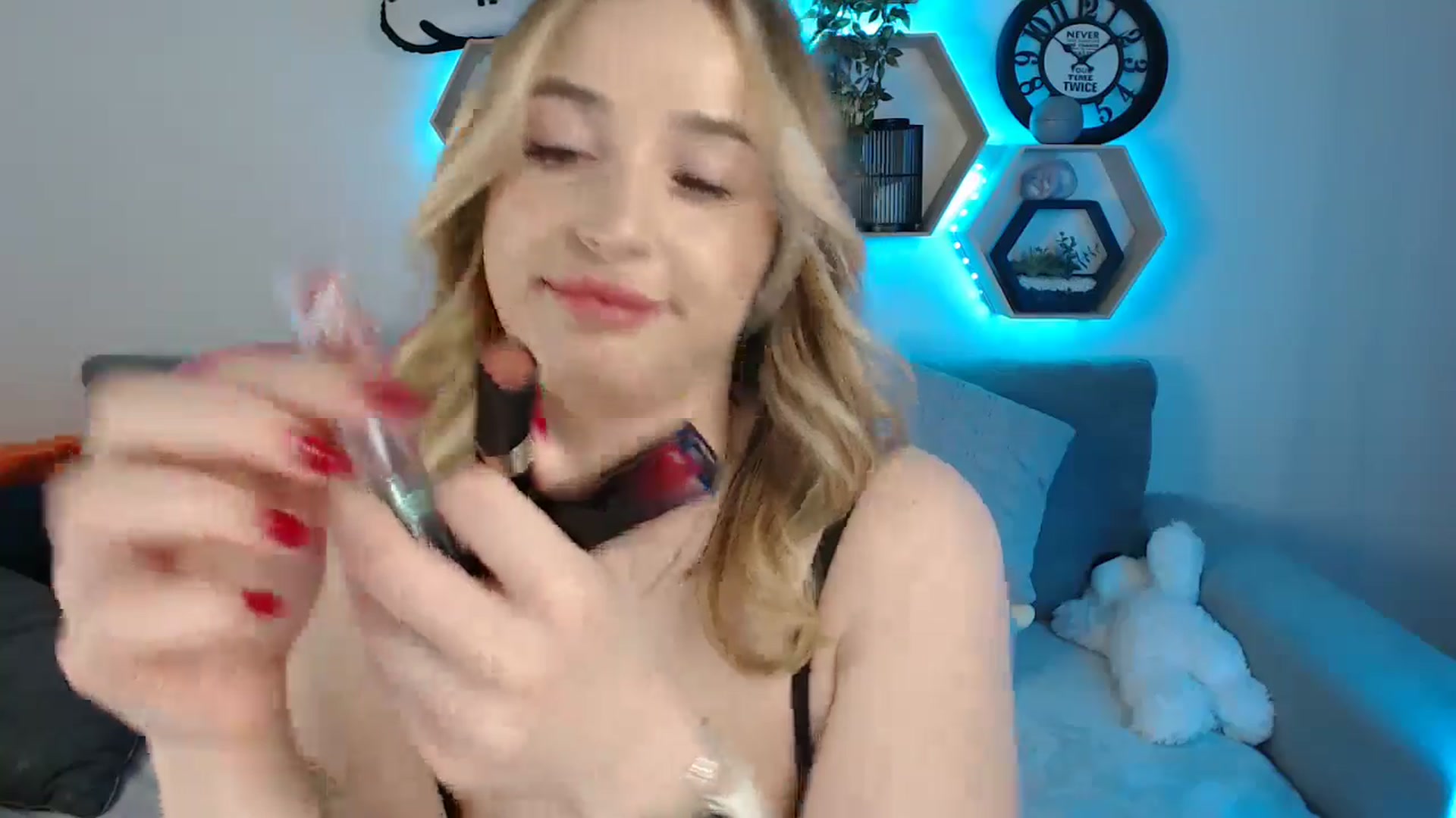 Gallery image thumbnail from SabrinaViolet's myfreecams stream on, 05/03/2025, 12:29 image 13 of 20