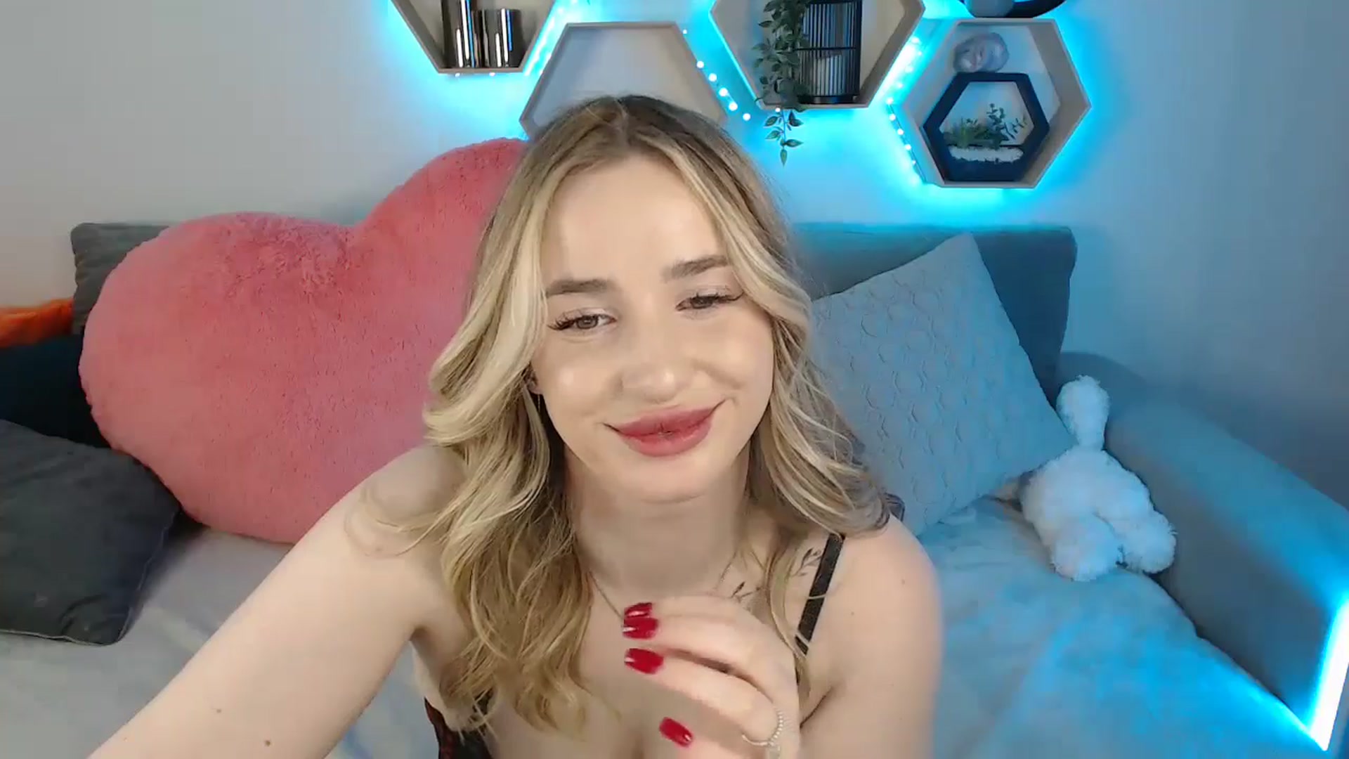 Gallery image thumbnail from SabrinaViolet's myfreecams stream on, 05/03/2025, 13:19 image 6 of 20