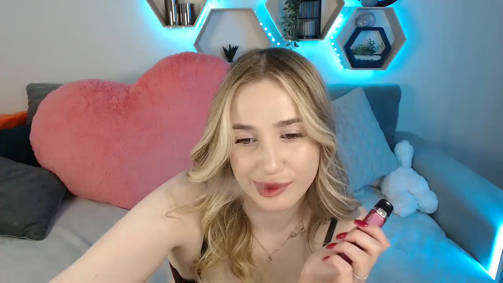Gallery image thumbnail from SabrinaViolet's myfreecams stream on, 05/03/2025, 13:19 image 9 of 20