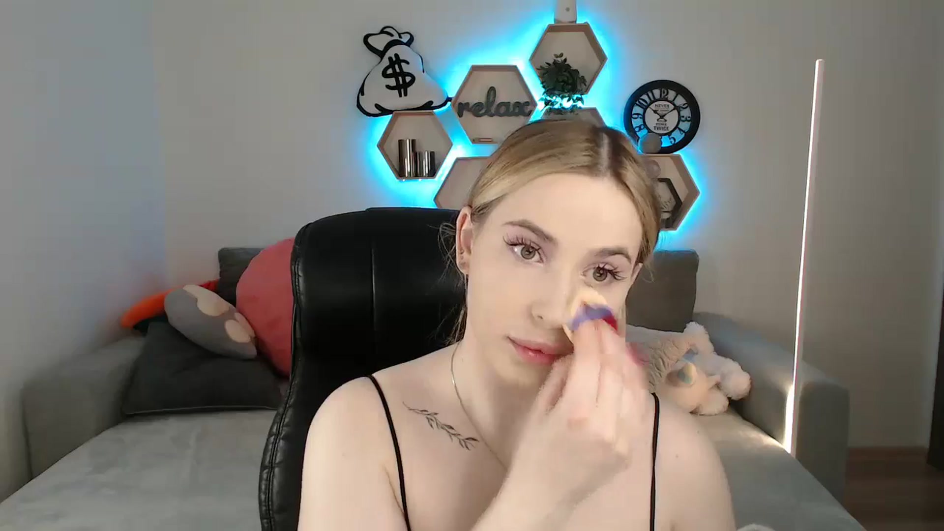 Gallery image thumbnail from SabrinaViolet's myfreecams stream on, 05/06/2025, 08:13 image 5 of 20