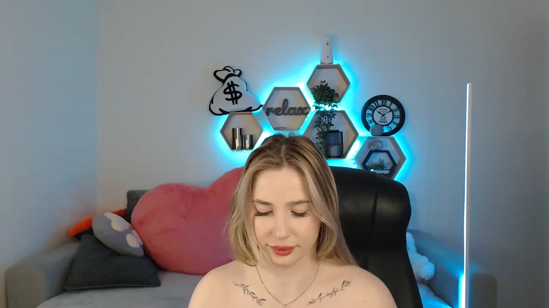 Gallery image thumbnail from SabrinaViolet's myfreecams stream on, 05/07/2025, 09:29 image 12 of 20