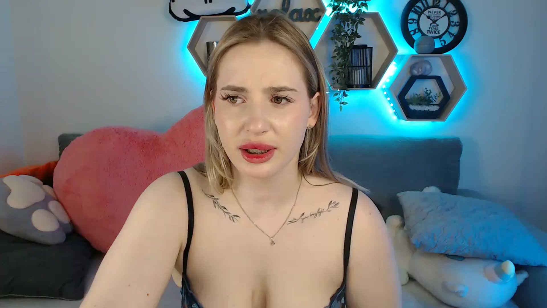 Gallery image thumbnail from SabrinaViolet's myfreecams stream on, 05/07/2025, 10:41 image 11 of 20
