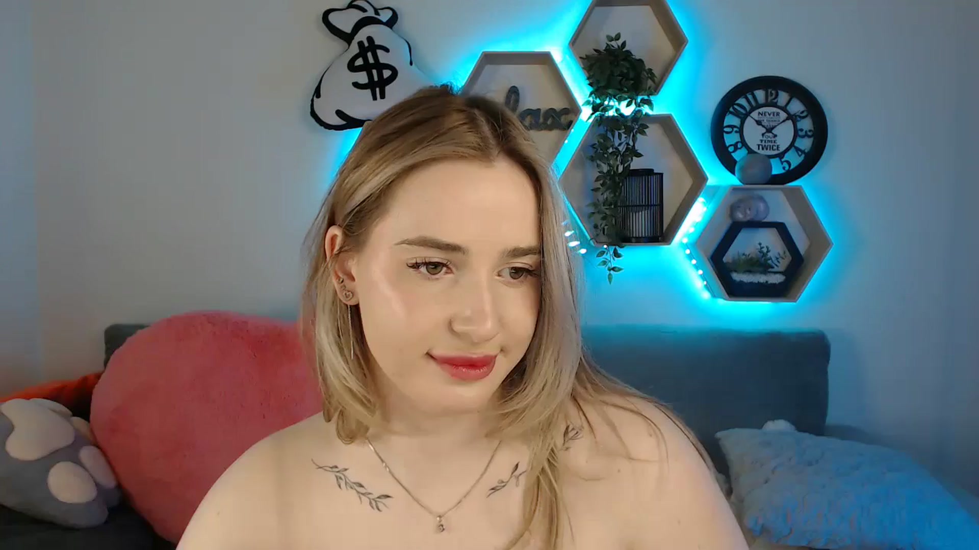 Gallery image thumbnail from SabrinaViolet's myfreecams stream on, 05/07/2025, 10:41 image 19 of 20