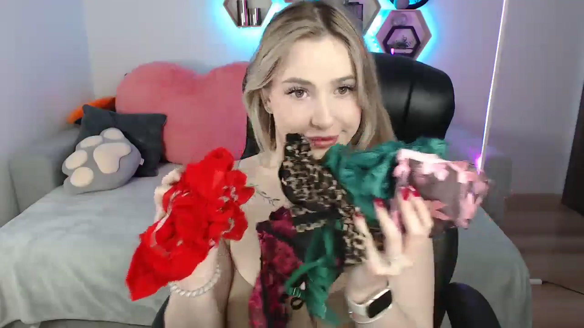 Gallery image thumbnail from SabrinaViolet's myfreecams stream on, 05/11/2025, 09:16 image 9 of 20