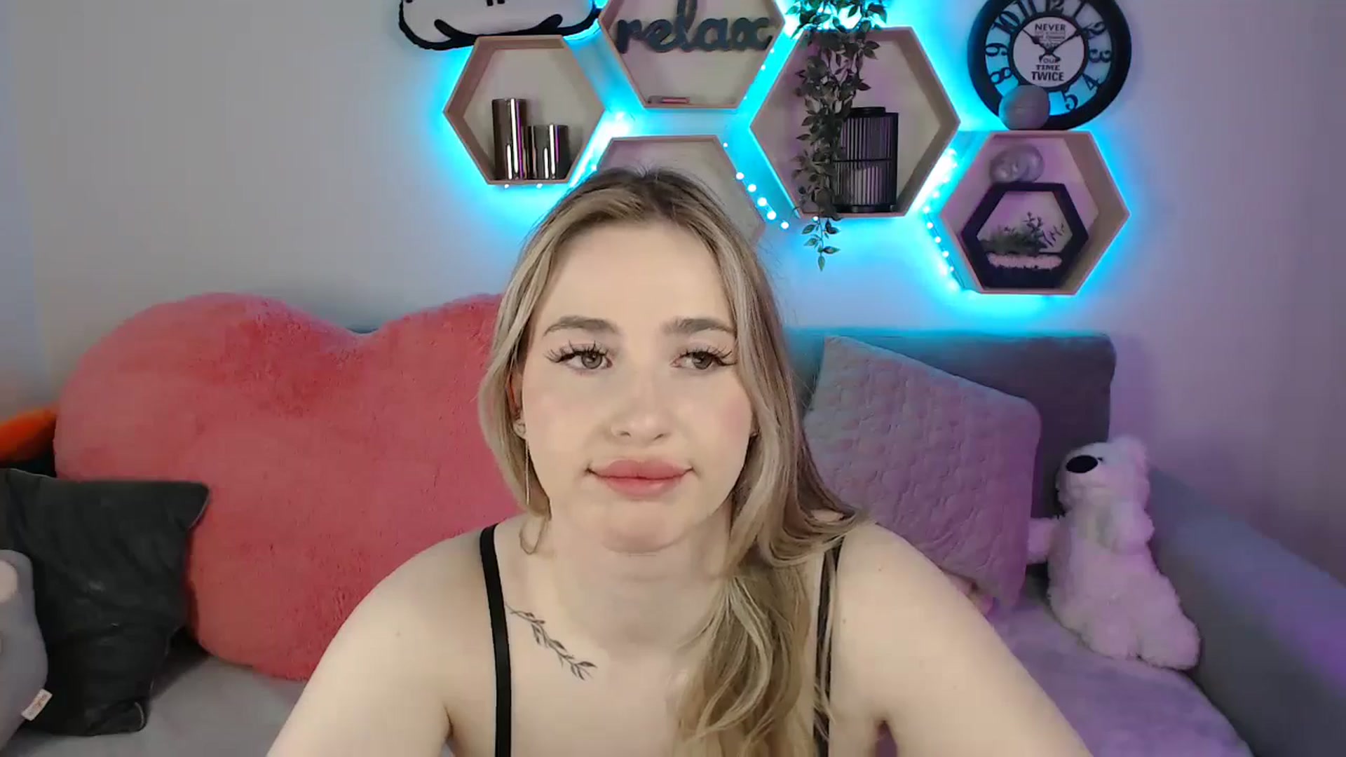 Gallery image thumbnail from SabrinaViolet's myfreecams stream on, 05/11/2025, 11:26 image 5 of 20