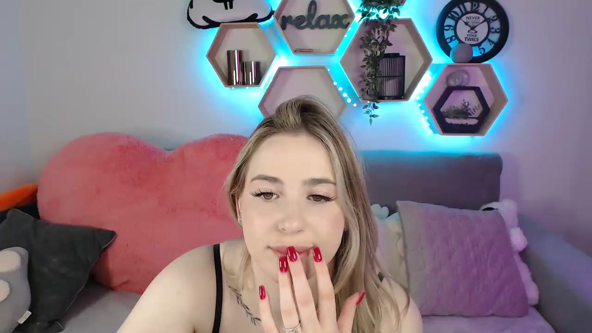 Gallery image thumbnail from SabrinaViolet's myfreecams stream on, 05/11/2025, 11:26 image 13 of 20