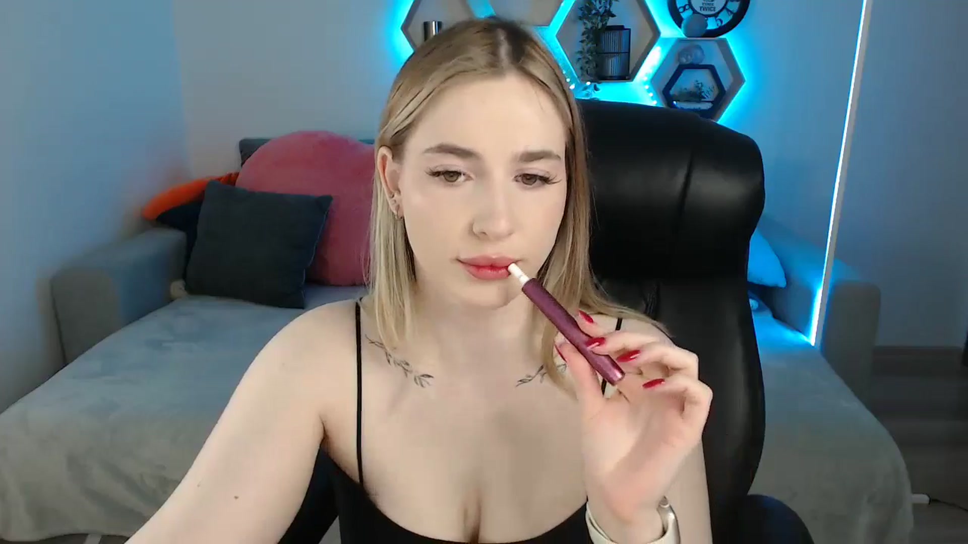 Gallery image thumbnail from SabrinaViolet's myfreecams stream on, 05/13/2025, 10:44 image 5 of 20