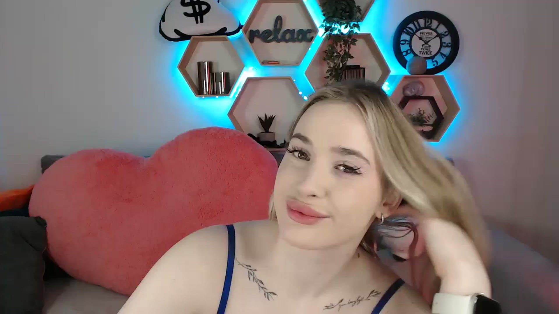 Gallery image thumbnail from SabrinaViolet's myfreecams stream on, 05/14/2025, 11:10 image 1 of 20