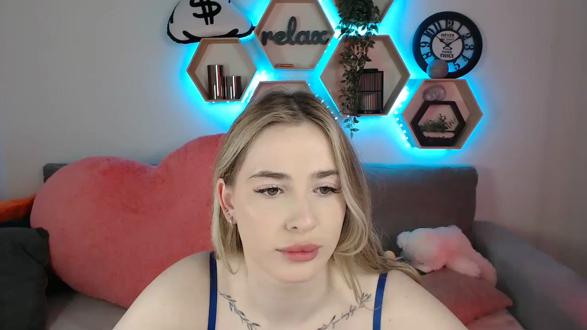 Gallery image thumbnail from SabrinaViolet's myfreecams stream on, 05/14/2025, 11:10 image 3 of 20