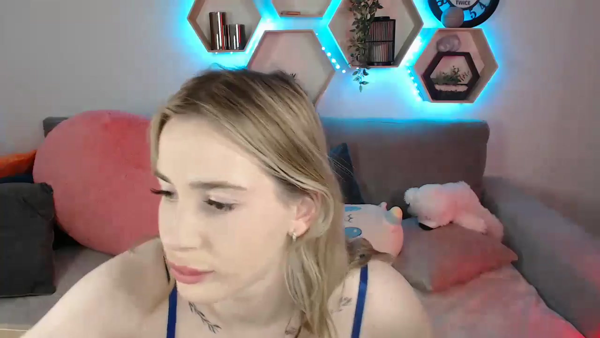 Gallery image thumbnail from SabrinaViolet's myfreecams stream on, 05/14/2025, 11:10 image 16 of 20