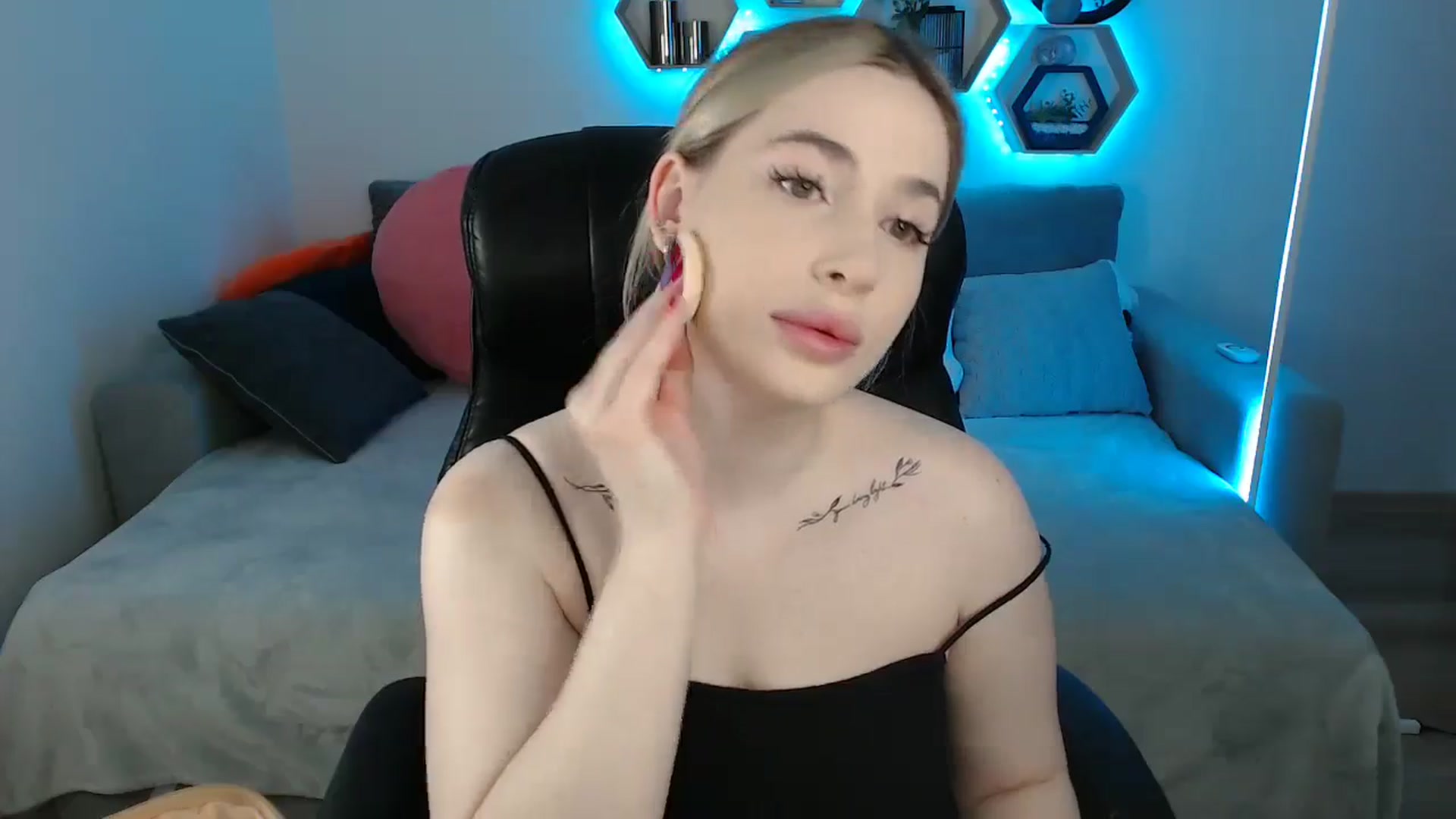 Gallery image thumbnail from SabrinaViolet's myfreecams stream on, 05/16/2025, 08:23 image 6 of 20