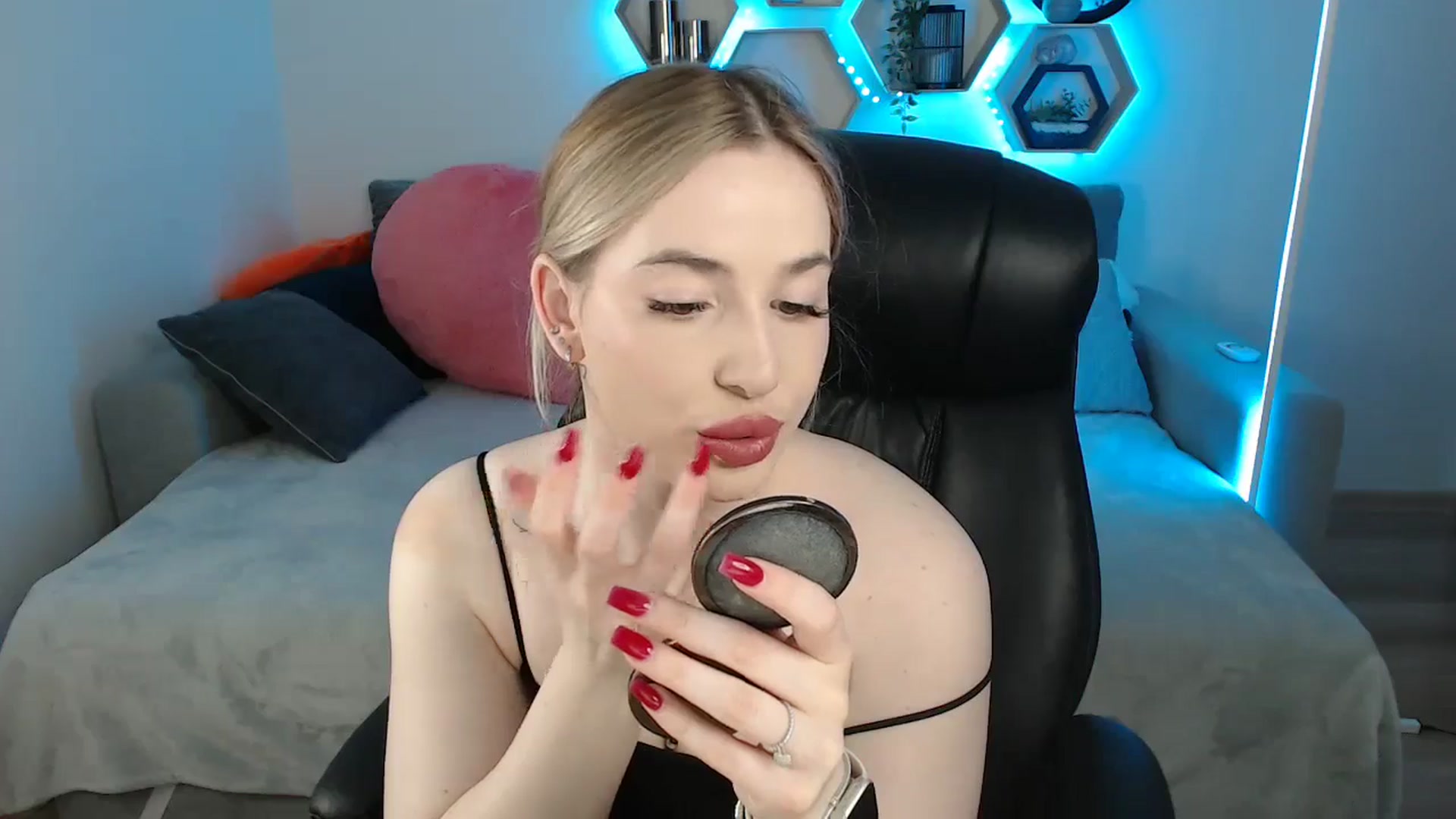 Gallery image thumbnail from SabrinaViolet's myfreecams stream on, 05/16/2025, 08:23 image 14 of 20