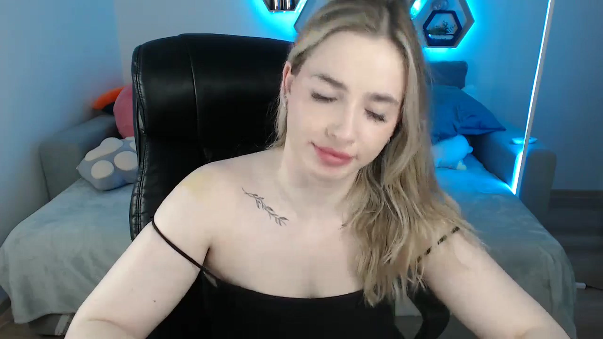 Gallery image thumbnail from SabrinaViolet's myfreecams stream on, 05/18/2025, 09:48 image 15 of 20