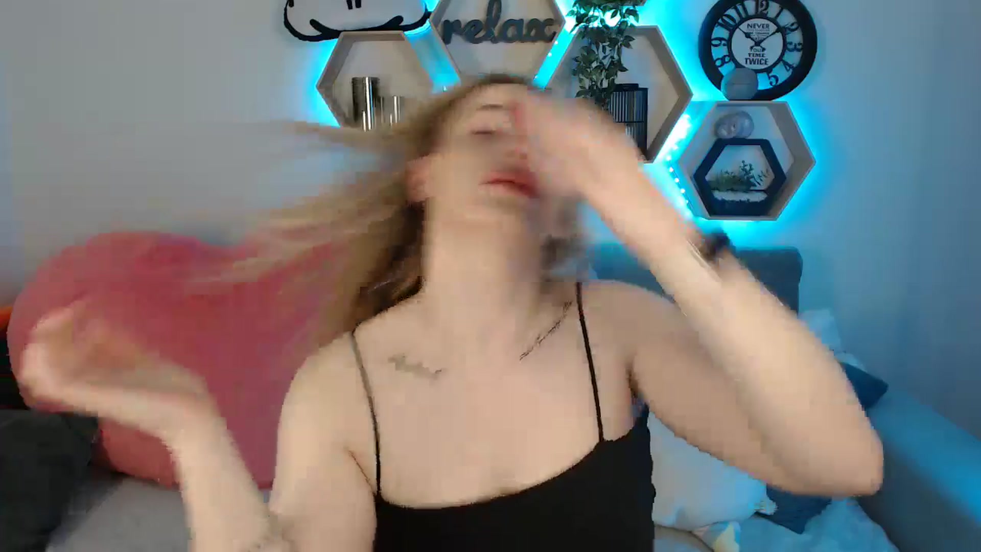 Gallery image thumbnail from SabrinaViolet's myfreecams stream on, 05/20/2025, 09:49 image 3 of 20