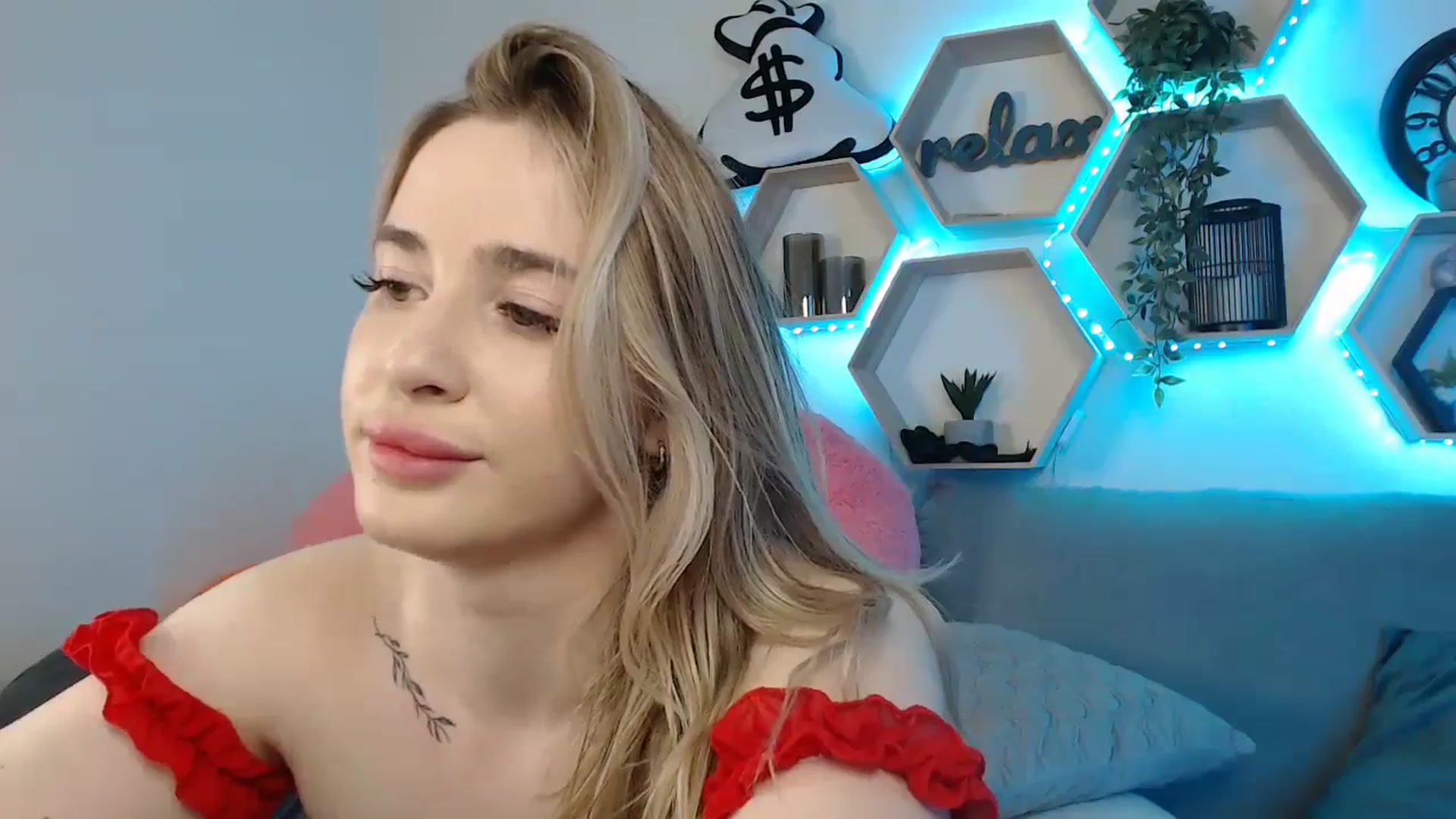 Gallery image thumbnail from SabrinaViolet's myfreecams stream on, 05/20/2025, 10:48 image 18 of 20