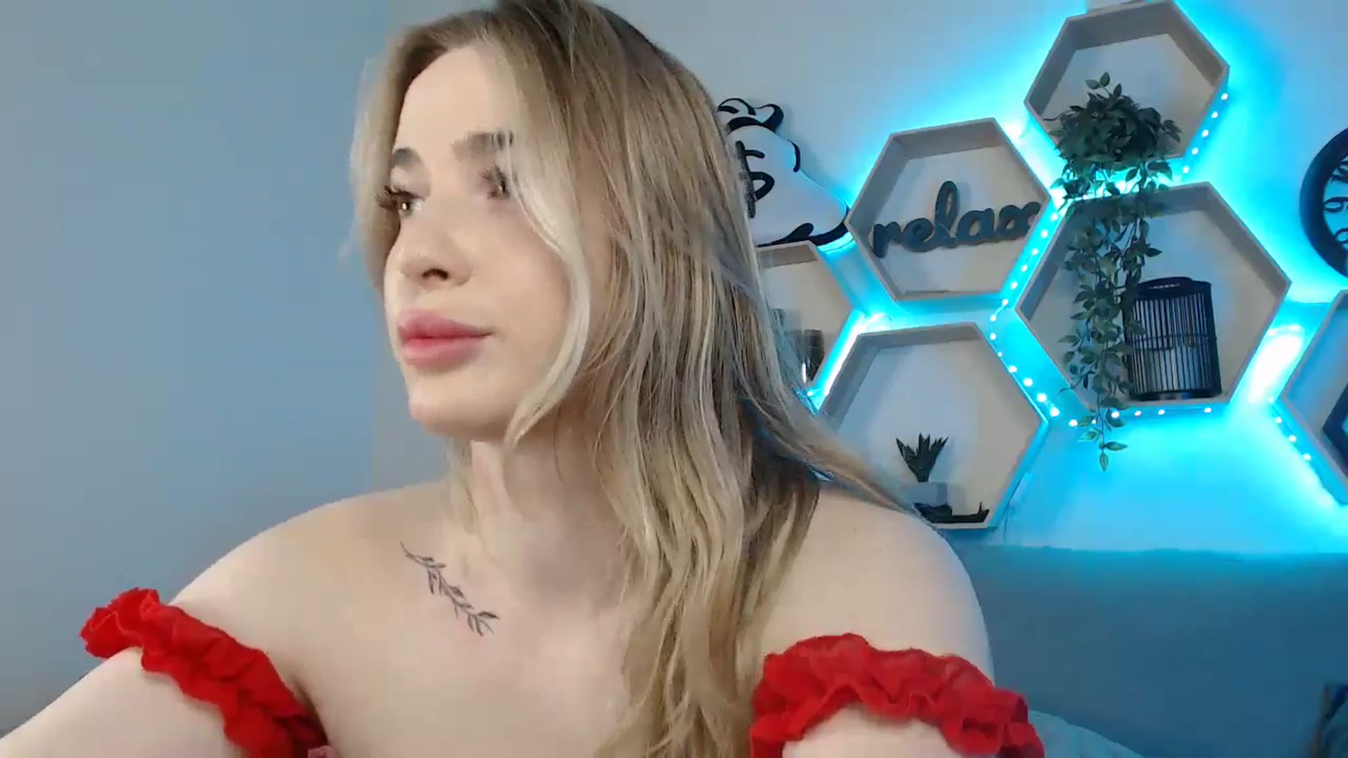 Gallery image thumbnail from SabrinaViolet's myfreecams stream on, 05/20/2025, 10:48 image 15 of 20