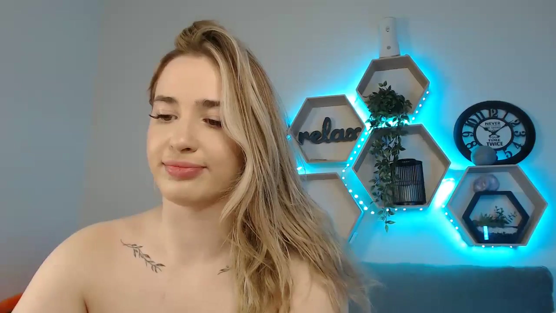 Gallery image thumbnail from SabrinaViolet's myfreecams stream on, 05/21/2025, 10:17 image 19 of 20