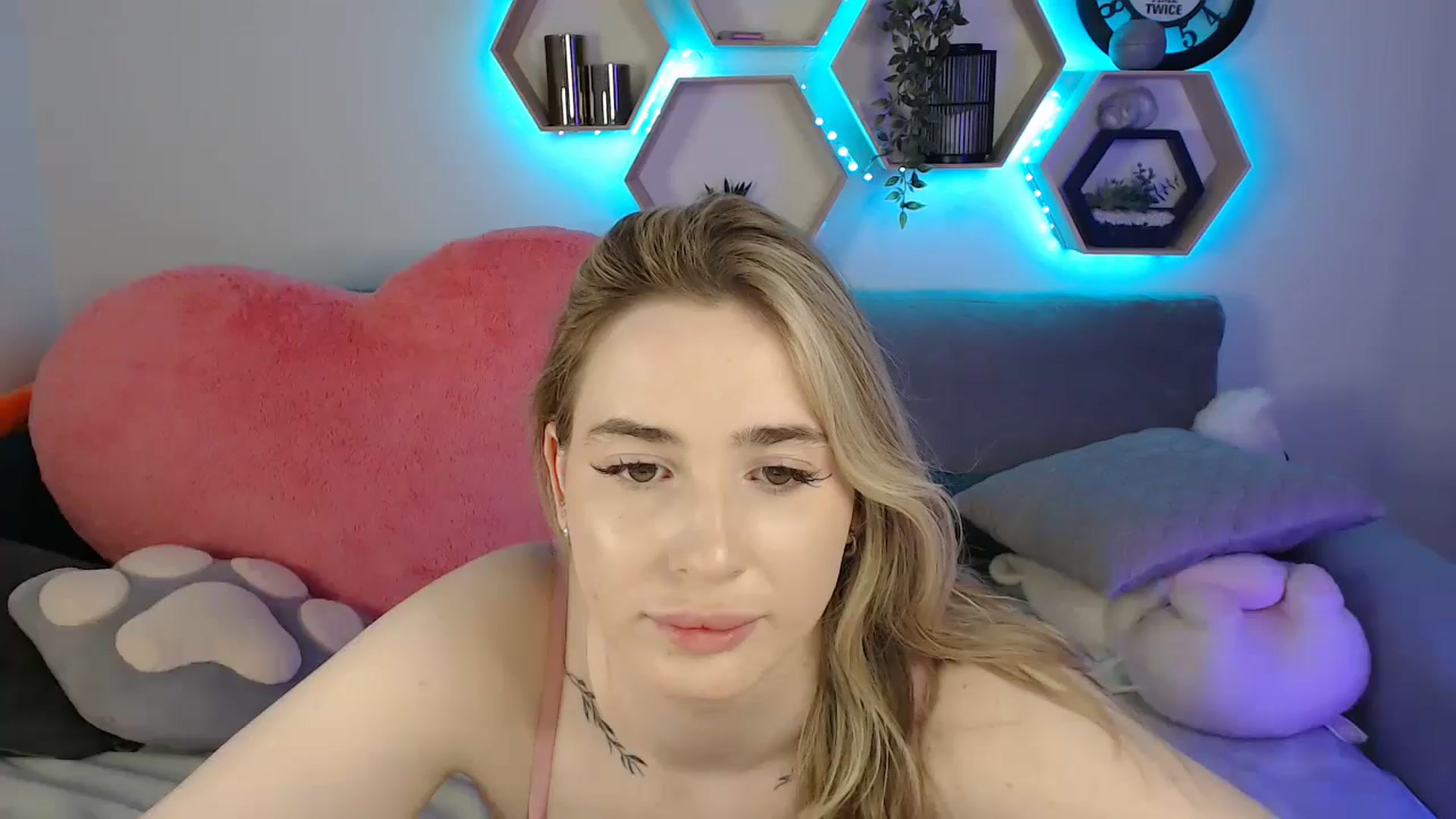 Gallery image thumbnail from SabrinaViolet's myfreecams stream on, 05/21/2025, 14:03 image 12 of 20