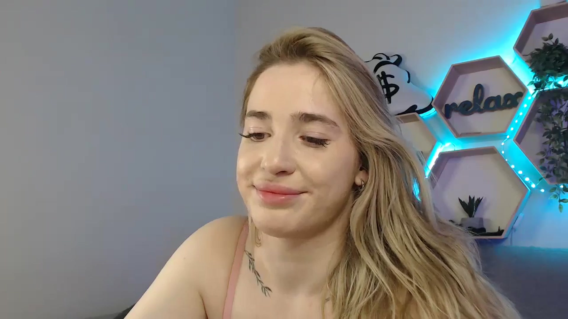 Gallery image thumbnail from SabrinaViolet's myfreecams stream on, 05/21/2025, 14:03 image 3 of 20