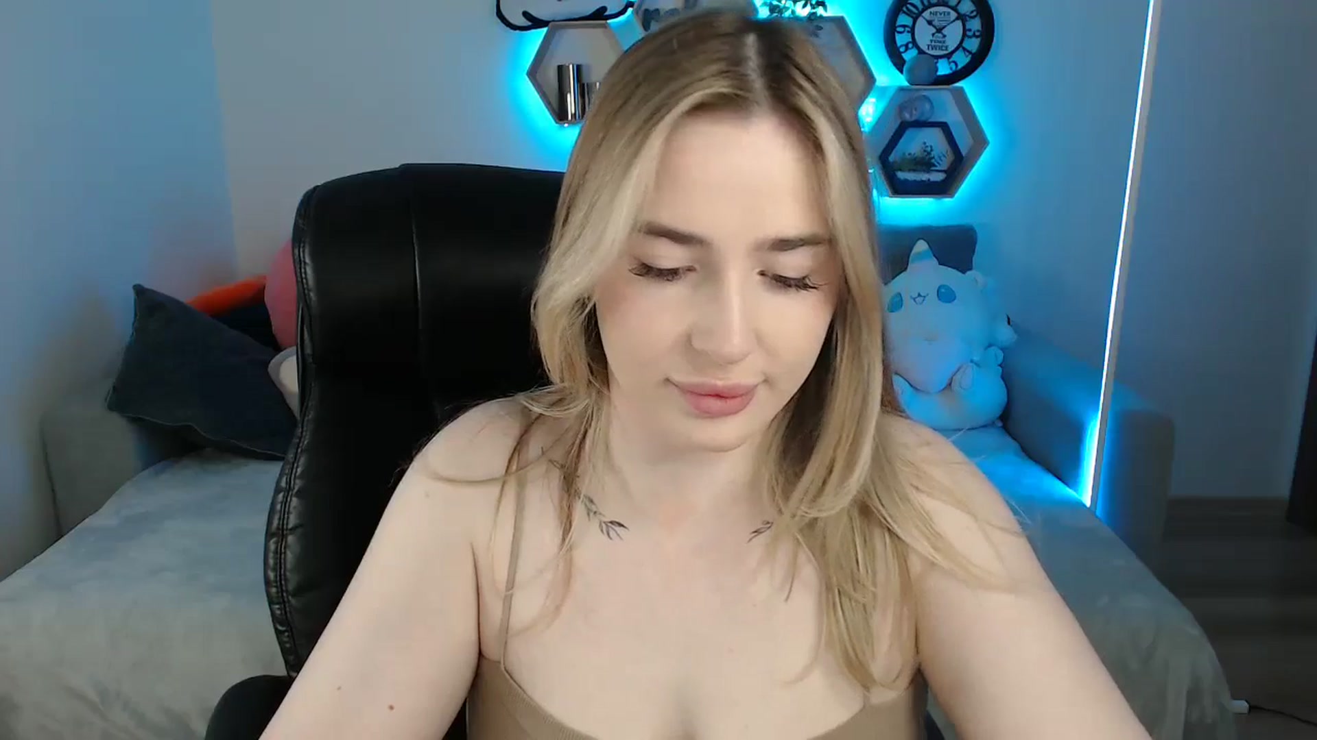 Gallery image thumbnail from SabrinaViolet's myfreecams stream on, 05/24/2025, 10:22 image 2 of 20