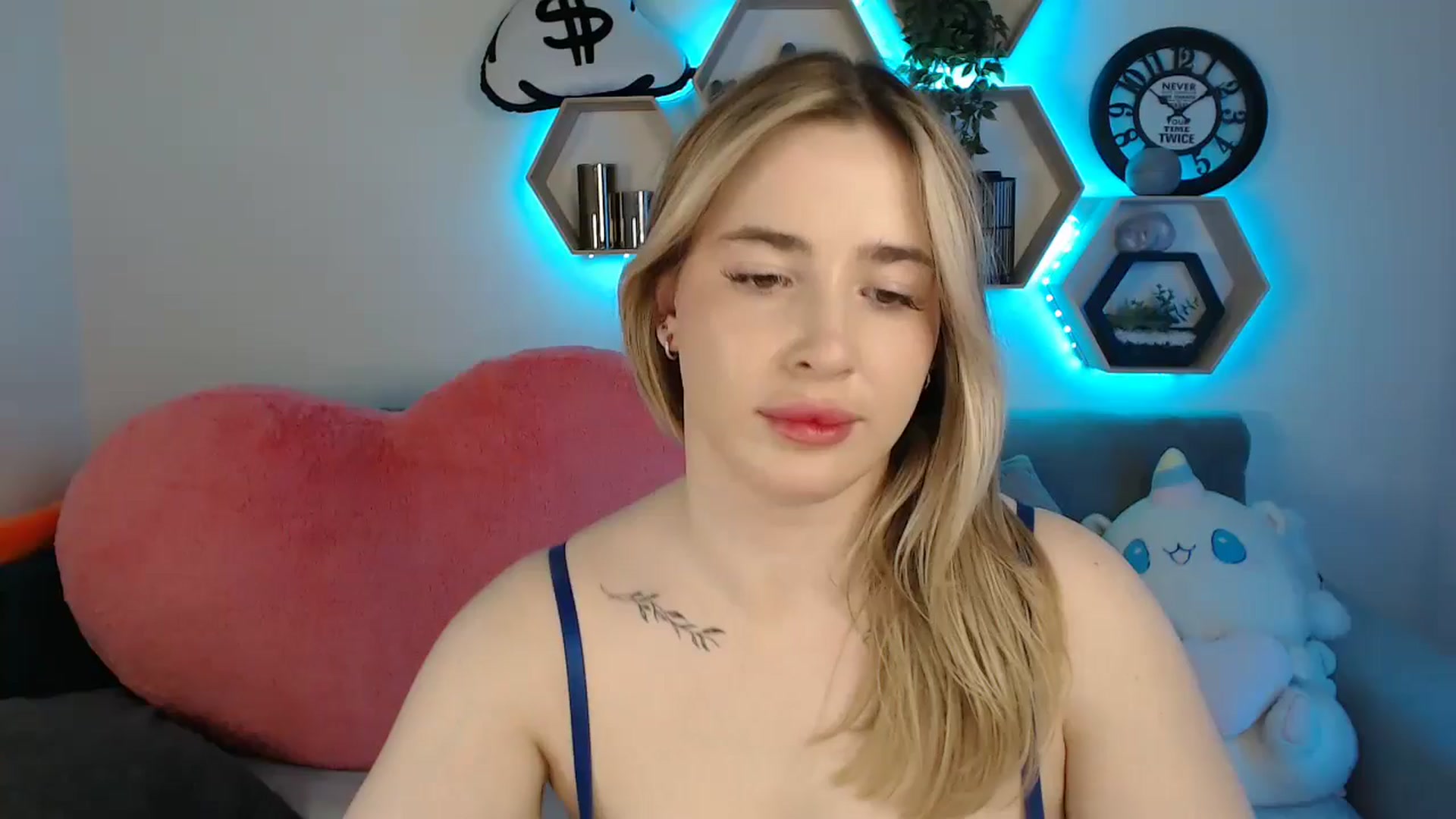 Gallery image thumbnail from SabrinaViolet's myfreecams stream on, 05/24/2025, 12:57 image 1 of 20