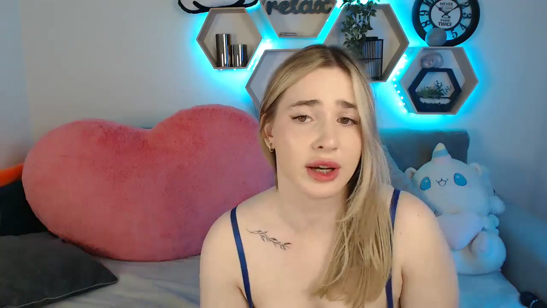 Gallery image thumbnail from SabrinaViolet's myfreecams stream on, 05/24/2025, 12:57 image 4 of 20