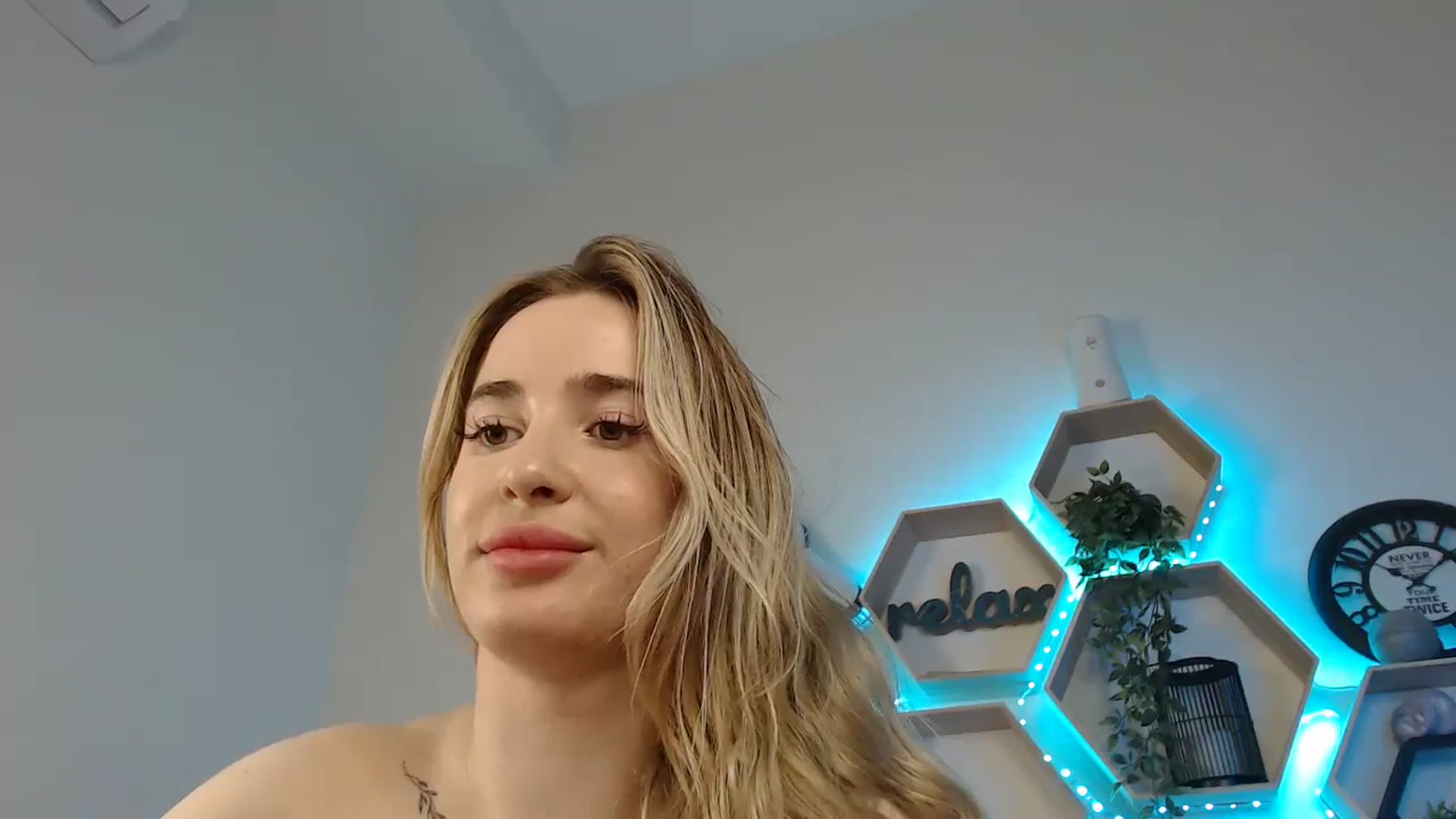 Gallery image thumbnail from SabrinaViolet's myfreecams stream on, 05/25/2025, 13:43 image 14 of 20