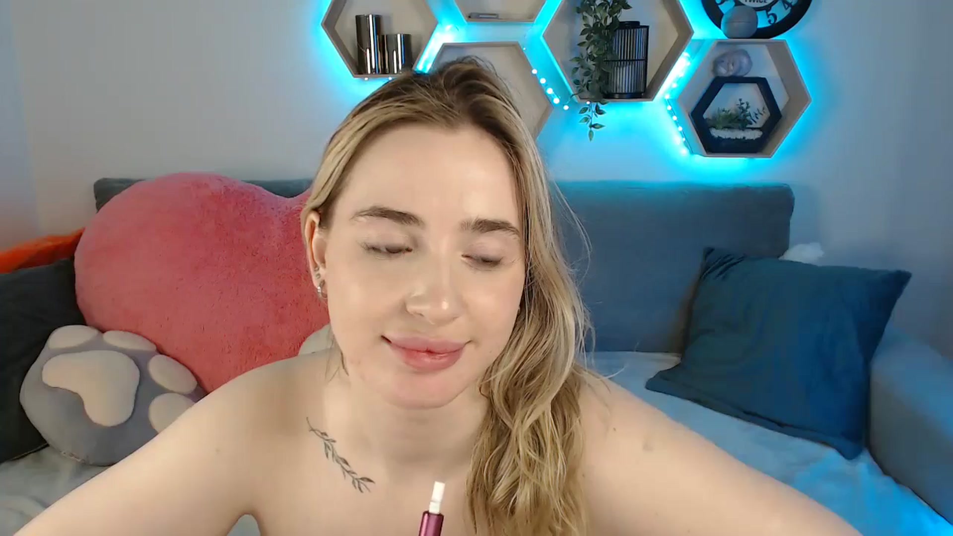 Gallery image thumbnail from SabrinaViolet's myfreecams stream on, 05/25/2025, 13:43 image 17 of 20