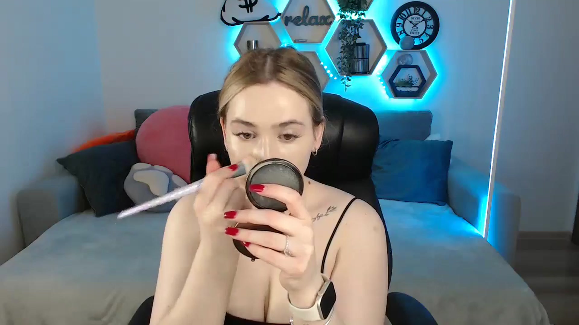 Gallery image thumbnail from SabrinaViolet's myfreecams stream on, 05/26/2025, 08:28 image 4 of 20