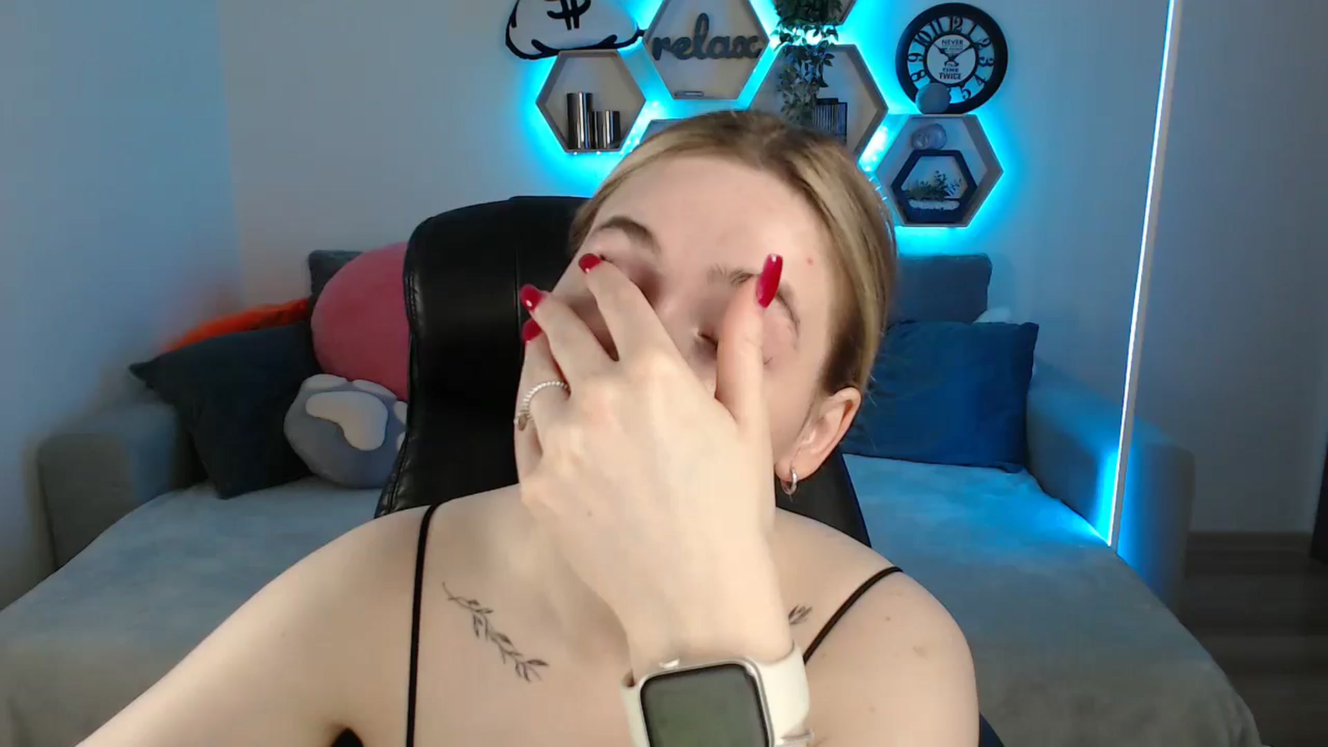 Gallery image thumbnail from SabrinaViolet's myfreecams stream on, 05/26/2025, 08:28 image 1 of 20