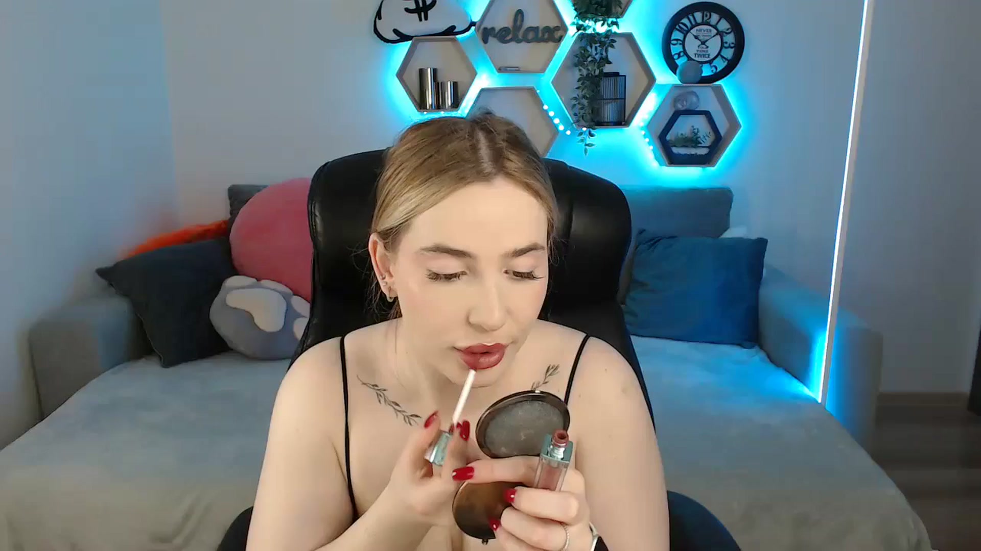 Gallery image thumbnail from SabrinaViolet's myfreecams stream on, 05/26/2025, 08:28 image 11 of 20